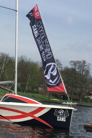 Vela publicitaria para el barco