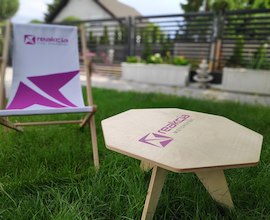 Mesa y tumbona Reakcja