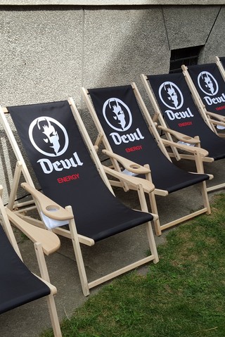 Tumbona fabricada para empresa Devil