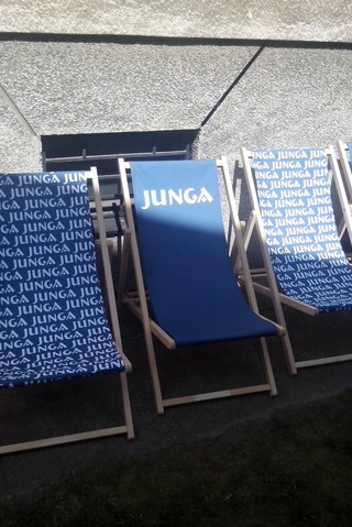 Tumbona publicitaria de REACCIÓN