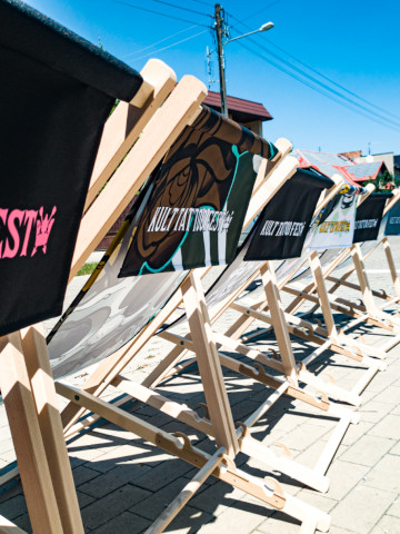 Tumbona estándar con espacio adicional para la publicidad