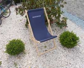 Tumbonas azules marino con gráfico