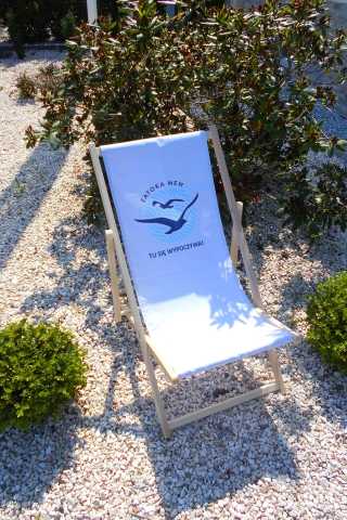 Tumbonas con la impresión individual producida por Reacción Banderas Publicitarias